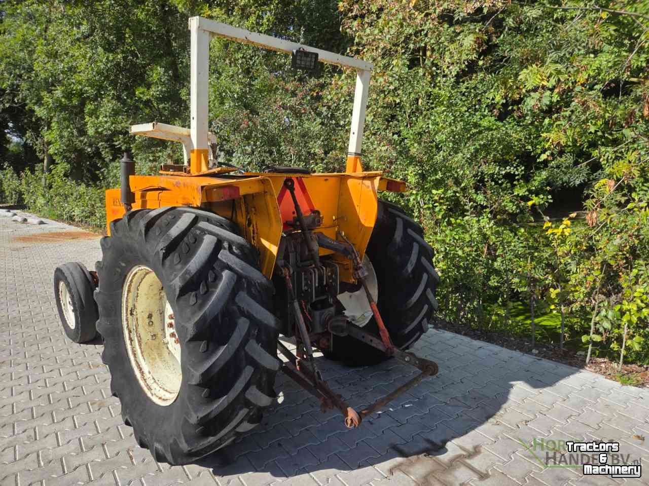 Tracteur Renault 551