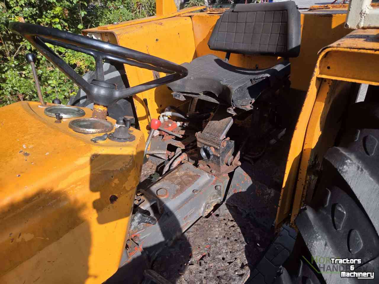 Tracteur Renault 551