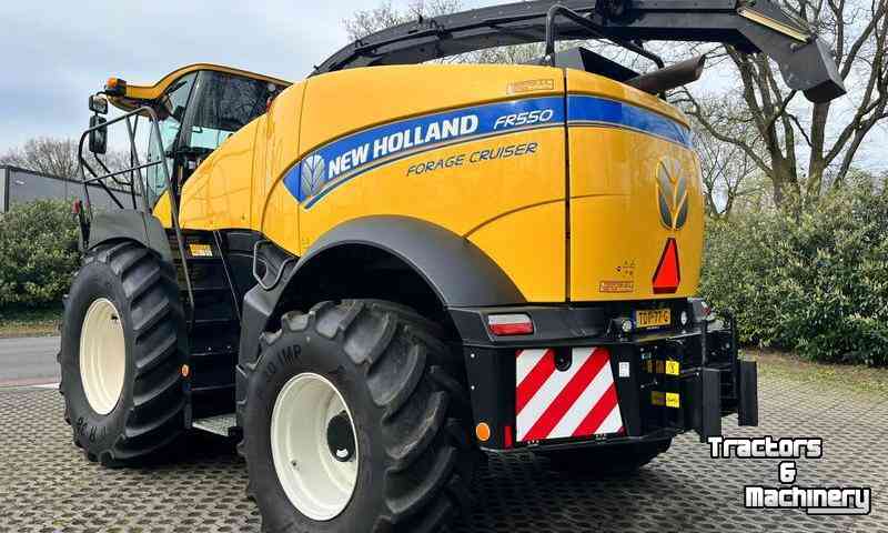 Ensileuse automotrice New Holland FR550