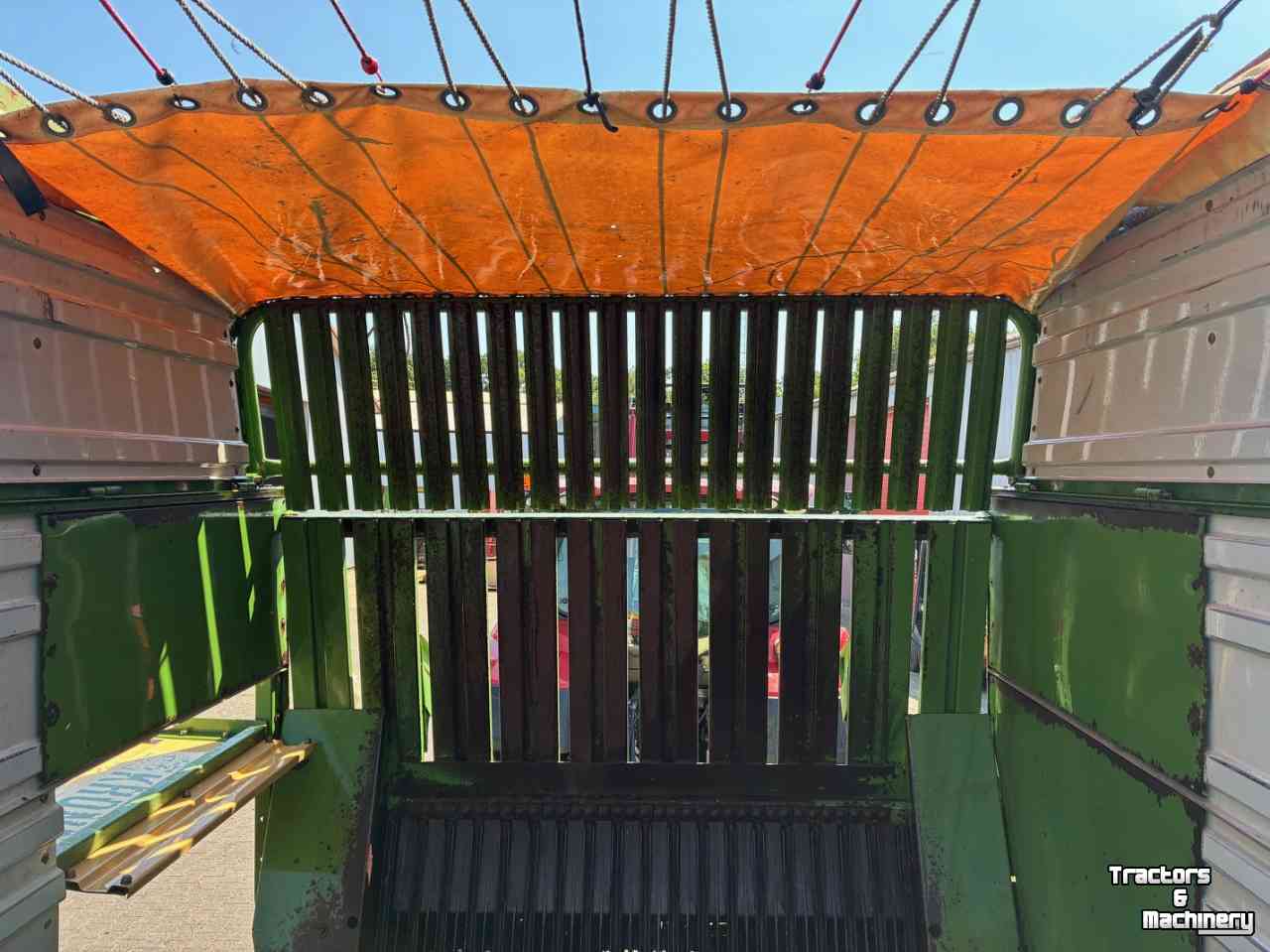 Autochargeuse Krone Titan R/48 GL  Mooi voor stalvoeren