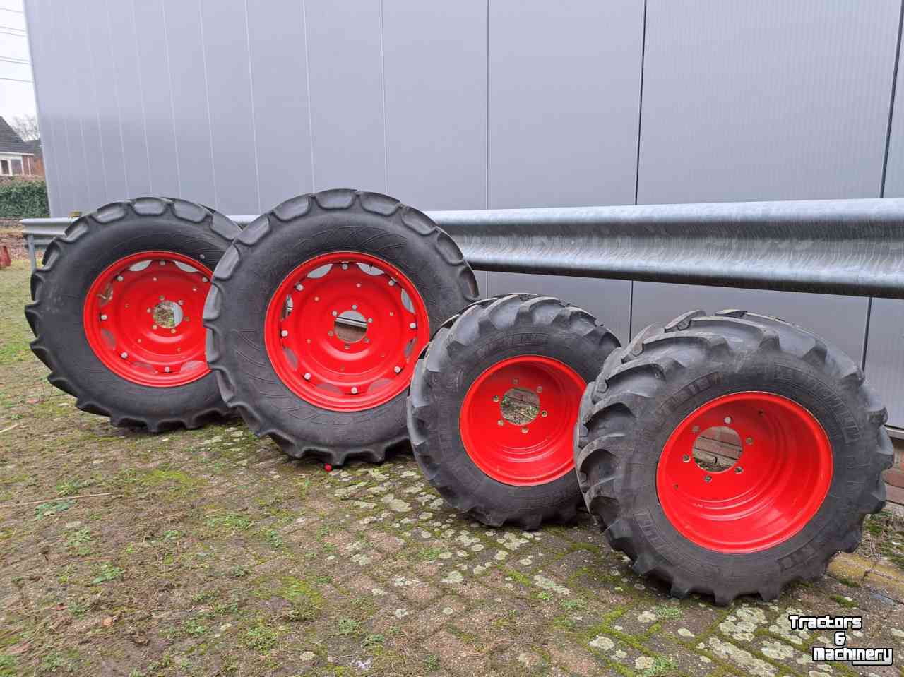 Roues, Pneus, Jantes, Barillets Jumelage  480/65R28 Mitas + 340/65R18 Michelin