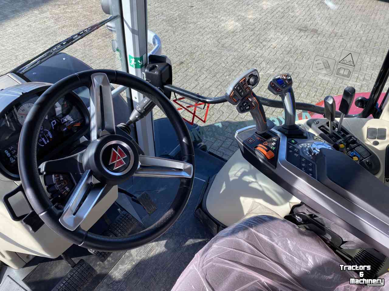Tracteur Massey Ferguson 6s.135 Dyna6 Efficient