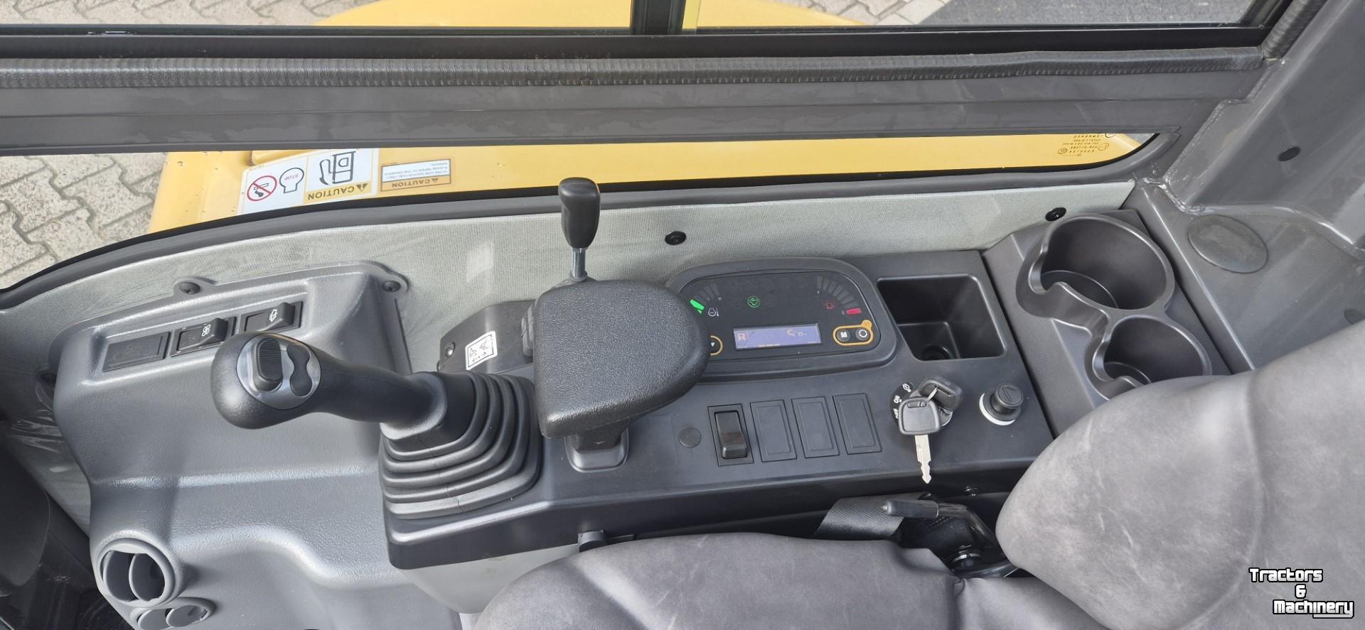 Mini pelleteuse New Holland E26C