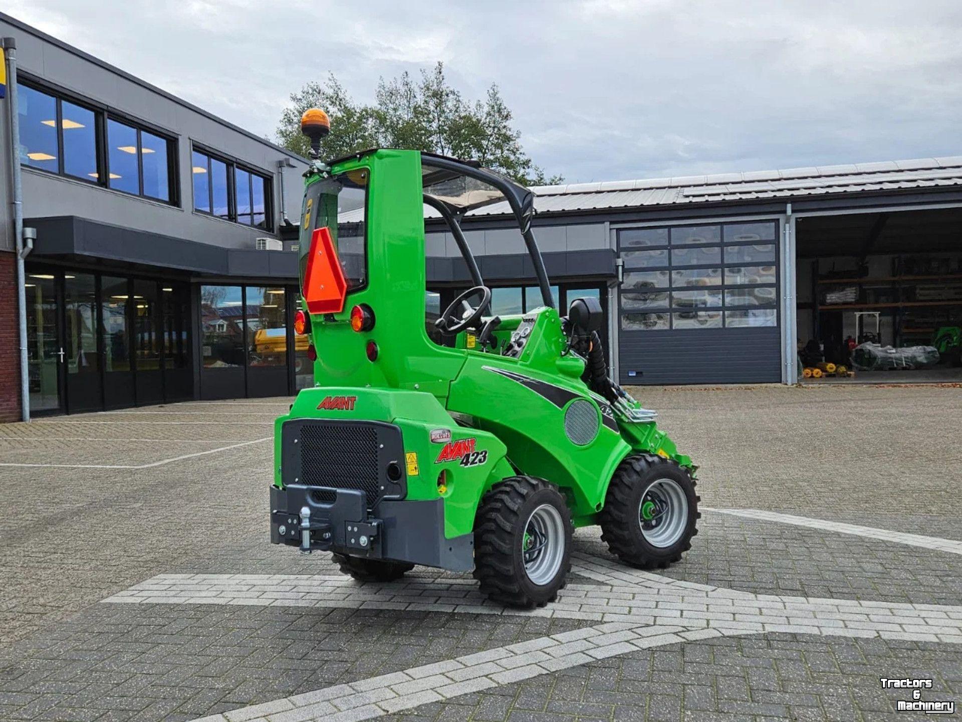 Chargeuse sur pneus Avant 423 mini-shovel