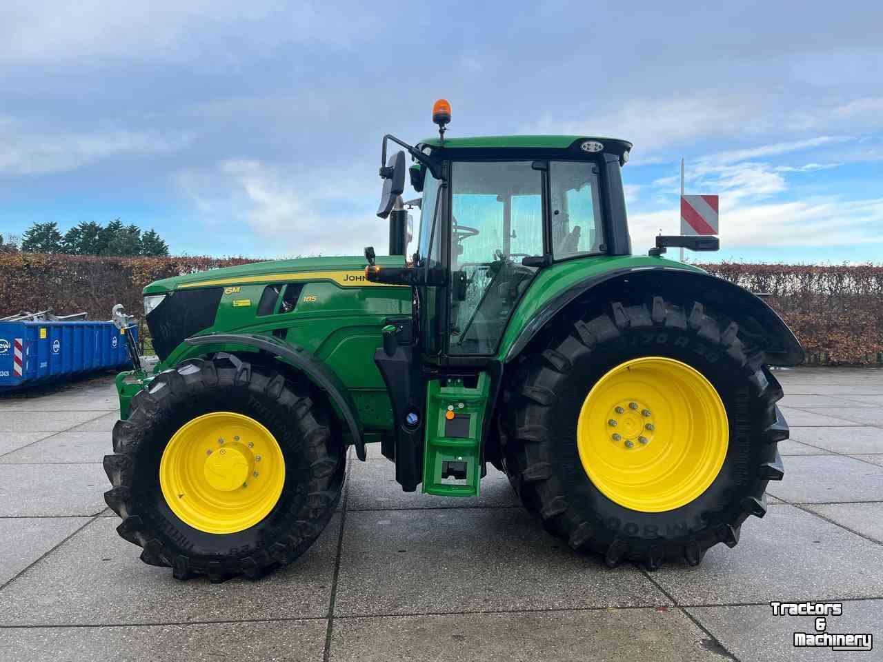 Tracteur John Deere 6M 185