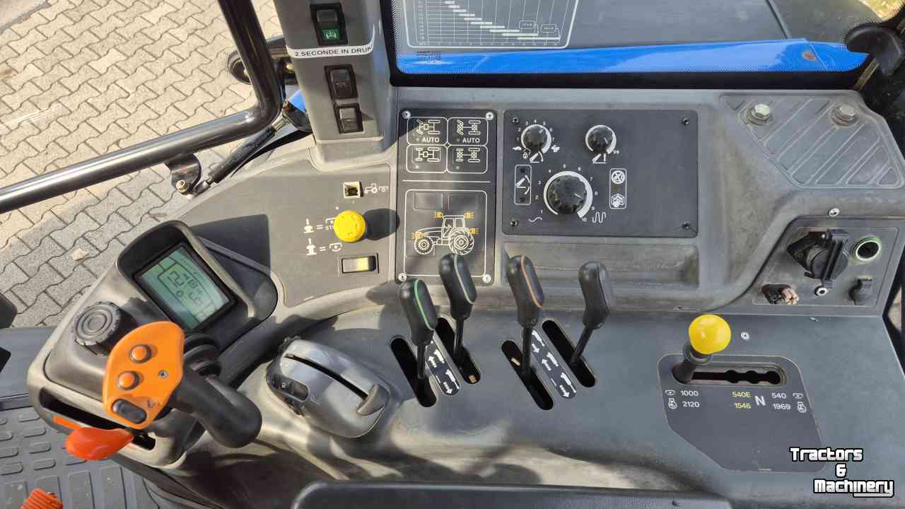 Tracteur New Holland TM155 PC 40Kmh. met kruip en Airco