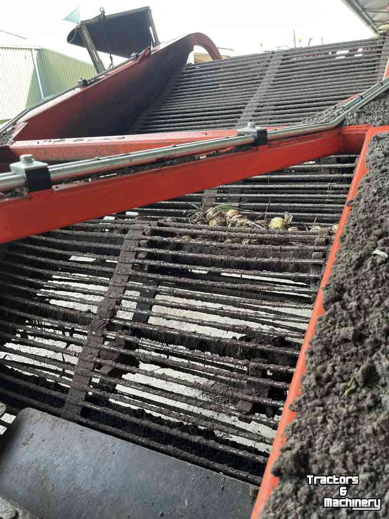 Arracheuse d‘oignons Holaras UM150-F - UR-135-DB Uienrooiset oogstmachines