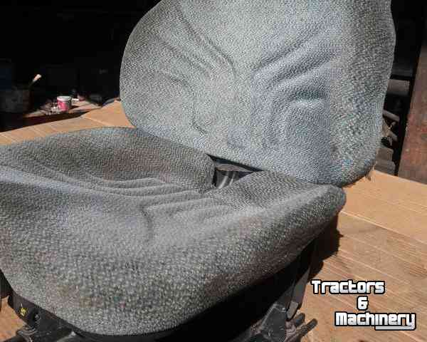 Pièces d&#8216;occasion pour tracteurs Grammer Diverse Fendt trekkerstoelen / stoelen mechanisch geveerd of luchtgeveerd
