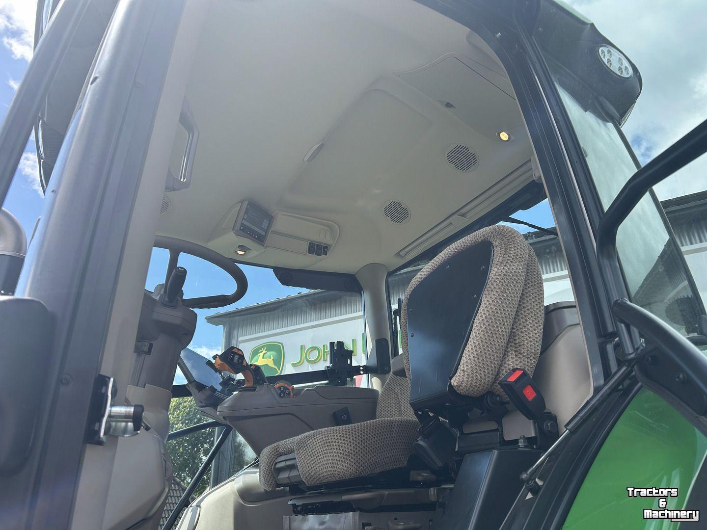Tracteur John Deere 6R 215
