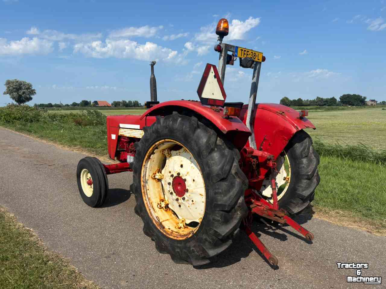 Tracteur International 624