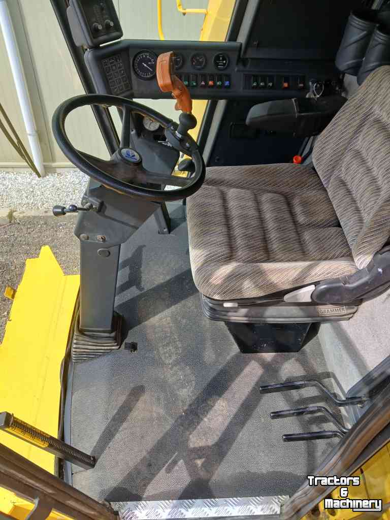 Moissonneuse batteuse New Holland tc5070