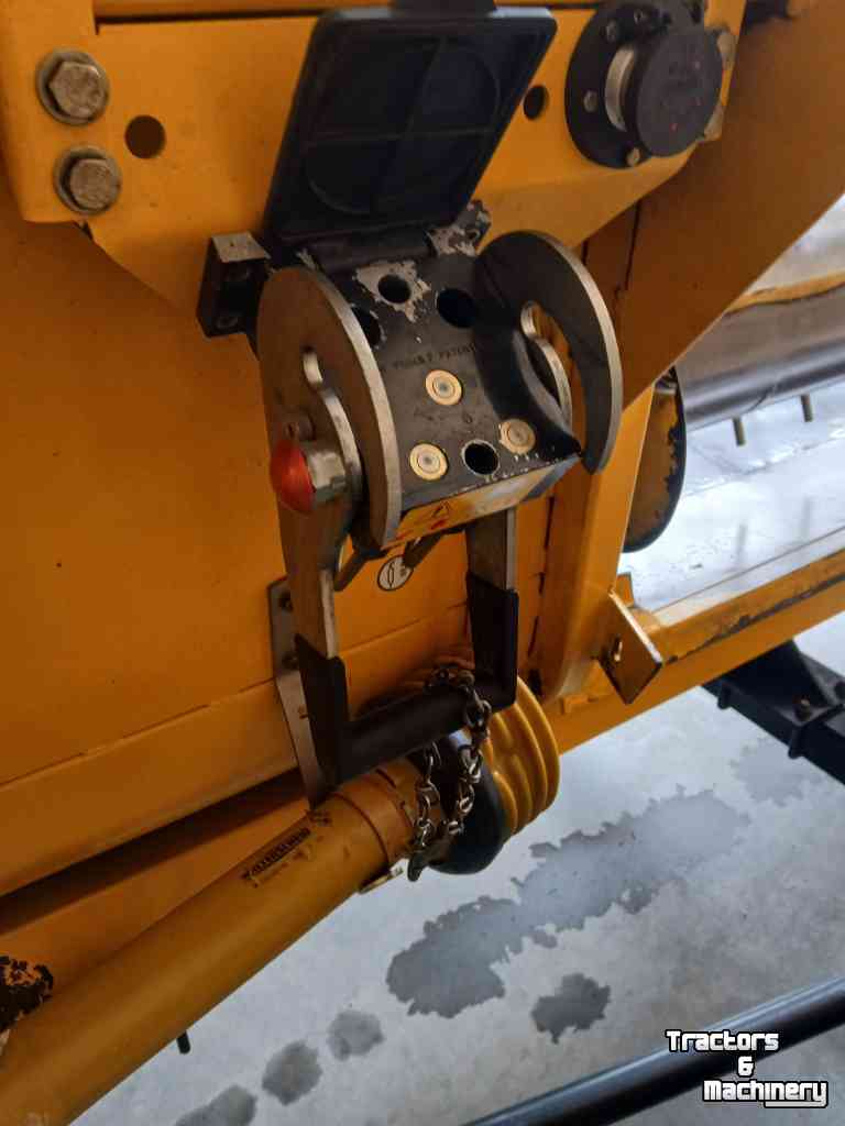 Moissonneuse batteuse New Holland tc5070