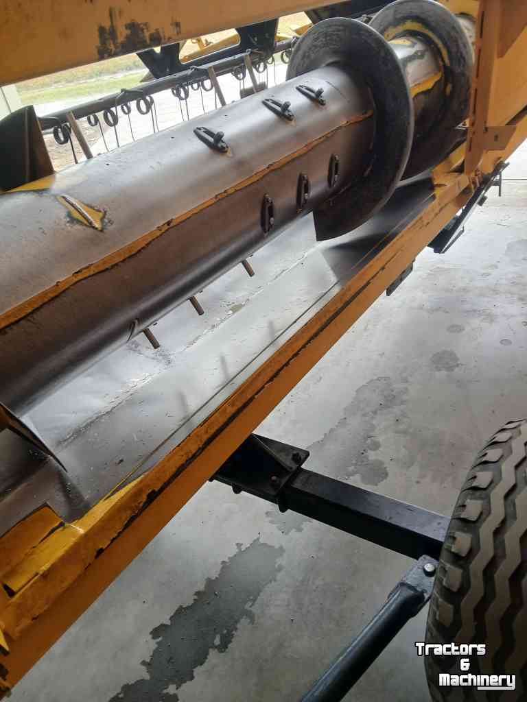 Moissonneuse batteuse New Holland tc5070