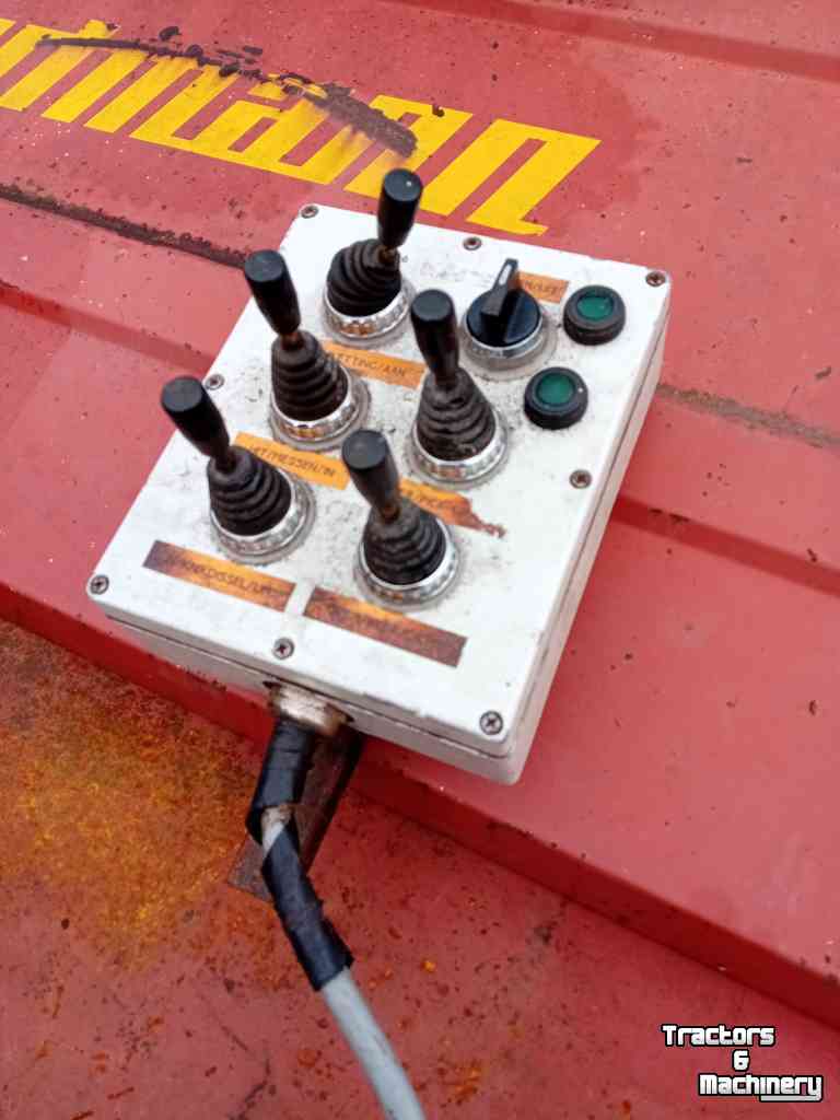 Autochargeuse Strautmann Vitesse 230E opraapwagen, ladewagen, weidebouwmachines