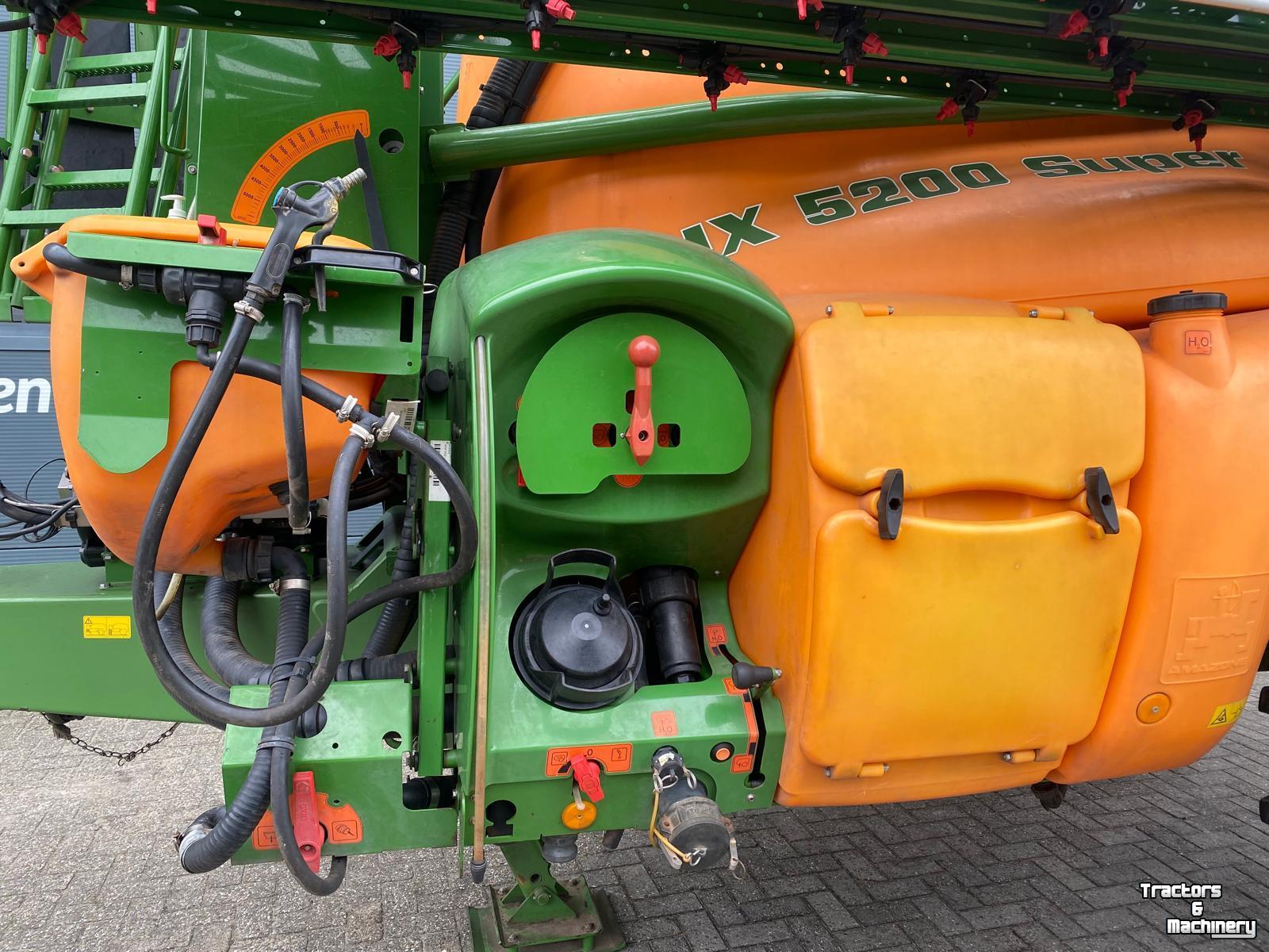 Pulvérisateur porté Amazone UX 5200 