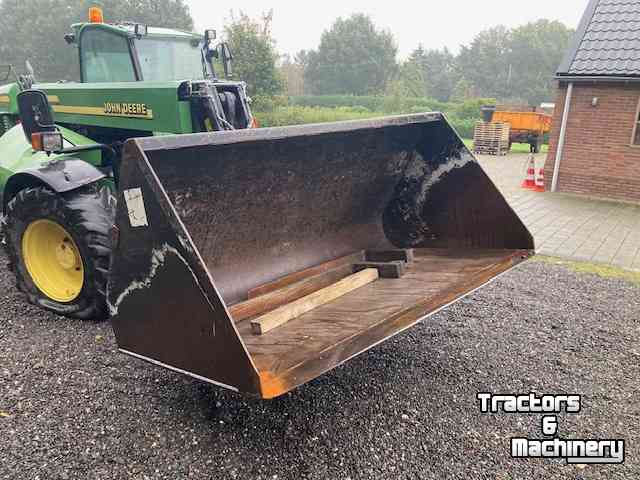 Chargeuse sur pneus John Deere 3400