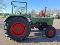 Tracteur pour vignes et vergers Fendt 102S