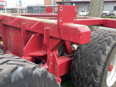 Autochargeuse  BS 8 Wielig onderstel