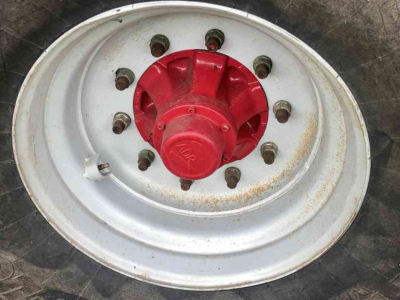 Autochargeuse  BS 8 Wielig onderstel