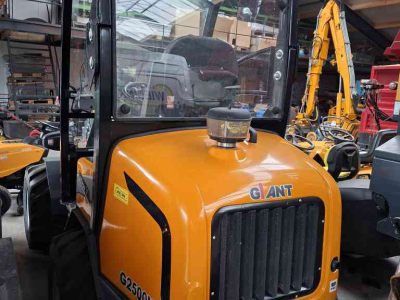 Chargeuse sur pneus Giant G2500HD