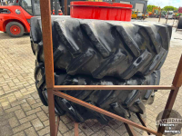 Roues, Pneus, Jantes, Barillets Jumelage Good Year 20.8R38 dubbellucht