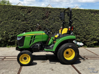 Tracteur pour vignes et vergers John Deere 2032R