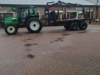 Véhicule tracté arracheuse forestière Valtra 6550 + MOHEDA UITRIJWAGEN