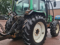 Véhicule tracté arracheuse forestière Valtra 6550 + MOHEDA UITRIJWAGEN
