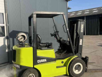 Chariot élévateur Clark CGP 25