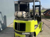 Chariot élévateur Clark CGP 25