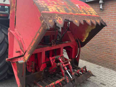 Coupe-blocs d'ensilage Redrock Kuilhapper hefmast voermachines