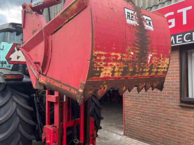 Coupe-blocs d'ensilage Redrock Kuilhapper hefmast voermachines