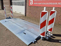 Autres équipements pour rue, entretien des accotements et des fossés  Leidingdrempel / Road Ramp