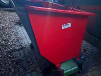 Épandeur de sciure pour des logettes AG zaagselstrooier zelf ladend