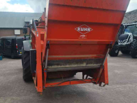 Distributeur de paille pour des logettes Kuhn PRIMOR 2060H STROSTROOIER