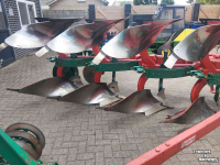 Charrues Kverneland EG 85 4 schaar ploeg met Packomat vorenpakker