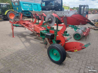Charrues Kverneland EG 85 4 schaar ploeg met Packomat vorenpakker