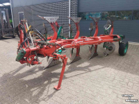 Charrues Kverneland EG 85 4 schaar ploeg met Packomat vorenpakker