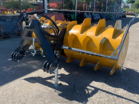 Eparpilleur de fourrage Mammut Gigant 280 HSB