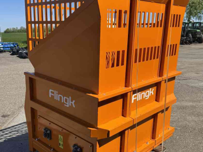 Distributeur de paille pour des logettes Flingk SVV 1250