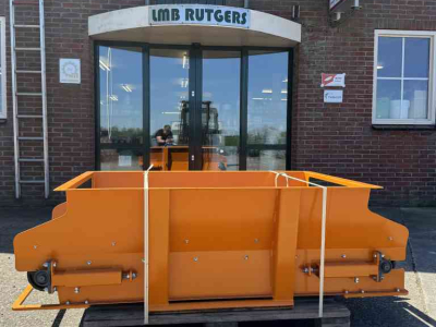 Distributeur de paille pour des logettes Flingk SVV 1250