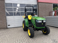 Tracteur pour vignes et vergers John Deere 3038E
