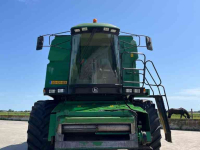 Moissonneuse batteuse John Deere 2066