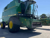 Moissonneuse batteuse John Deere 2066