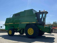 Moissonneuse batteuse John Deere 2066