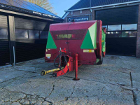 Distributeur de fourrage en bloc Strautmann BVW801