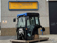 Tracteur pour horticulture New Holland Complete T 4.xxx V Smalspoor Airco Elektra Stoel Lampen