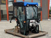 Tracteur pour horticulture New Holland Complete T 4.xxx V Smalspoor Airco Elektra Stoel Lampen