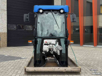 Tracteur pour horticulture New Holland Complete T 4.xxx V Smalspoor Airco Elektra Stoel Lampen