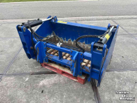 Coupe-blocs d'ensilage AP NP1800 met aanbouw Volvo L30